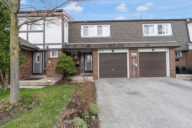 32 - 32 Farm Green Way, Townhouse with 3 bedrooms, 3 bathrooms and 2 parking in Toronto ON | Image 1