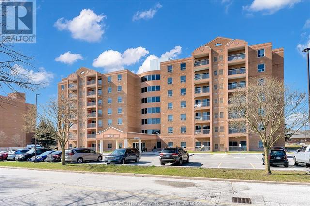 403 - 3855 Southwinds, Condo with 3 bedrooms, 2 bathrooms and null parking in Windsor ON | Image 2