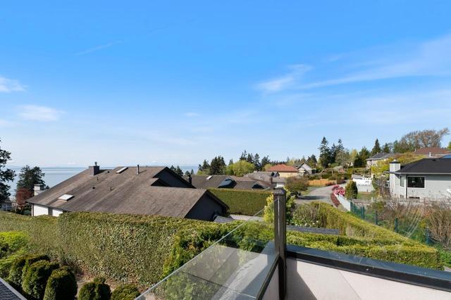 13407 Marine Drive, House detached with 8 bedrooms, 5 bathrooms and 12 parking in Surrey BC | Image 16