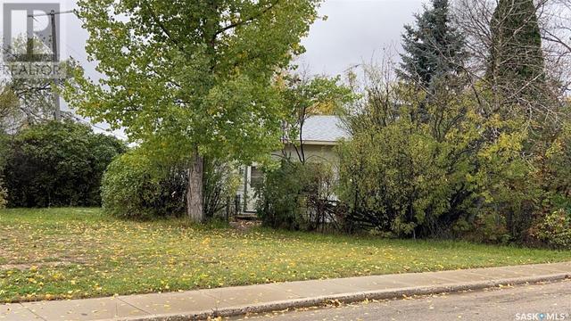 49 2nd Avenue Ne, House detached with 2 bedrooms, 1 bathrooms and null parking in Preeceville SK | Image 1