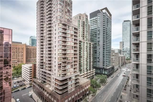 1012 - 711 Bay St, Condo with 2 bedrooms, 2 bathrooms and 1 parking in Toronto ON | Image 4