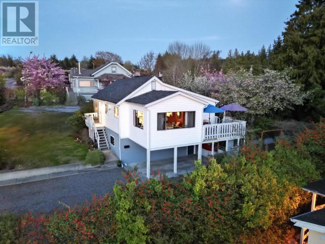 7160 Jordan Street, House detached with 3 bedrooms, 2 bathrooms and 1 parking in Powell River BC | Image 1
