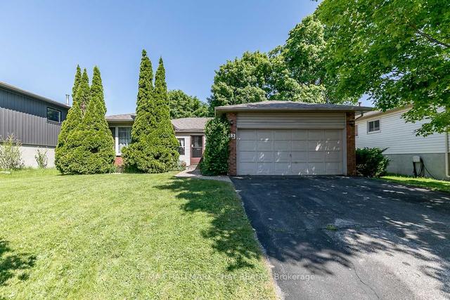 32 Patricia Ave, House detached with 3 bedrooms, 2 bathrooms and 6 parking in Barrie ON | Image 1