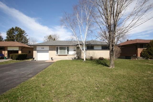 424 Rossland Rd W, House detached with 3 bedrooms, 2 bathrooms and 6 parking in Oshawa ON | Image 1