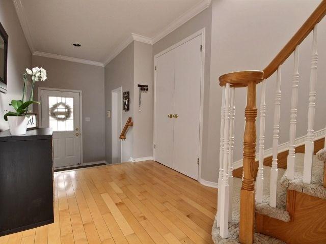 2062 Dorima St, House attached with 3 bedrooms, 3 bathrooms and 2 parking in Ottawa ON | Image 3