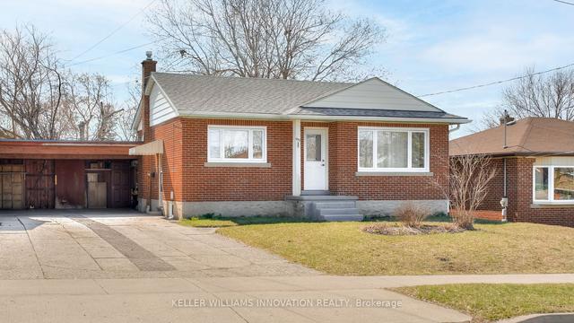 453 Highland Rd E, House detached with 2 bedrooms, 1 bathrooms and 3 parking in Kitchener ON | Image 1
