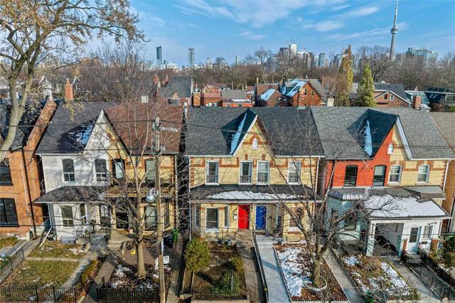211 Shaw St, House semidetached with 3 bedrooms, 2 bathrooms and 2 parking in Toronto ON | Image 12