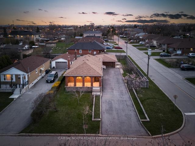 100 Cuffley Cres S, House detached with 3 bedrooms, 2 bathrooms and 12 parking in Toronto ON | Image 12