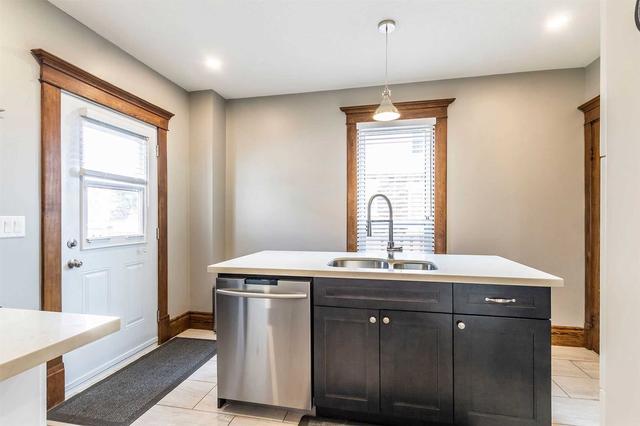 915 Vine St, House detached with 3 bedrooms, 1 bathrooms and 3 parking in Cambridge ON | Image 4