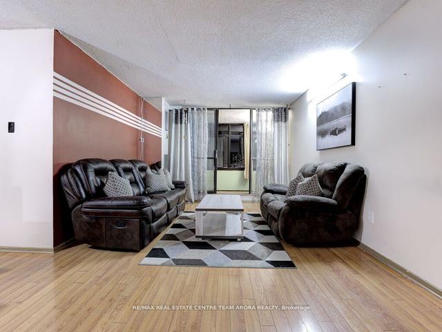 910 - 15 Kensington Rd, Condo with 2 bedrooms, 1 bathrooms and 1 parking in Brampton ON | Image 4