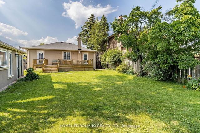 31 Gracefield Ave, House detached with 3 bedrooms, 2 bathrooms and 5 parking in Toronto ON | Image 30