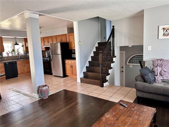6064 Belaire Avenue, House detached with 3 bedrooms, 1 bathrooms and 2 parking in Niagara Falls ON | Image 2