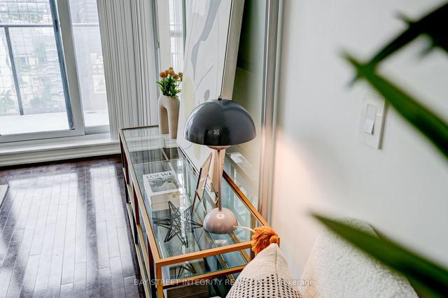 ph403 - 770 Bay St, Condo with 1 bedrooms, 1 bathrooms and 1 parking in Toronto ON | Image 3