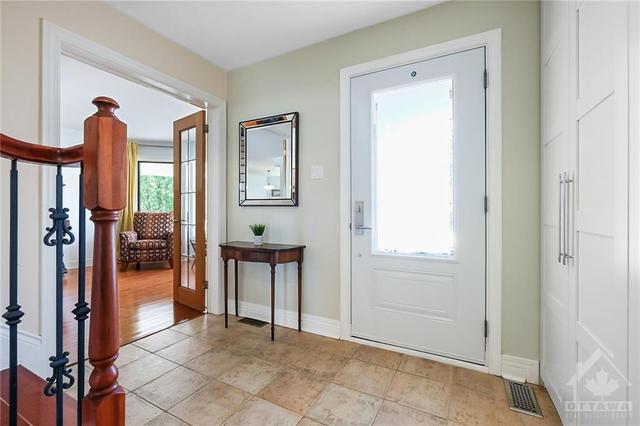 1282 Cornfield Crescent, House detached with 4 bedrooms, 3 bathrooms and 10 parking in Ottawa ON | Image 2