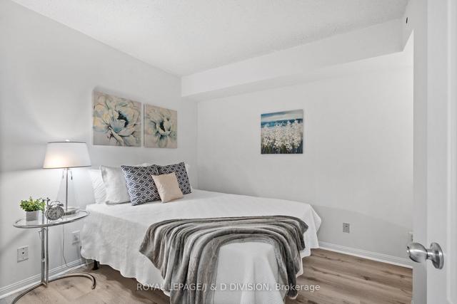 902 - 9 Shank St, Townhouse with 3 bedrooms, 1 bathrooms and 1 parking in Toronto ON | Image 8