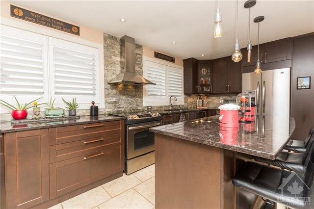 16 Elmbank Crescent, House detached with 3 bedrooms, 2 bathrooms and 6 parking in Ottawa ON | Image 9