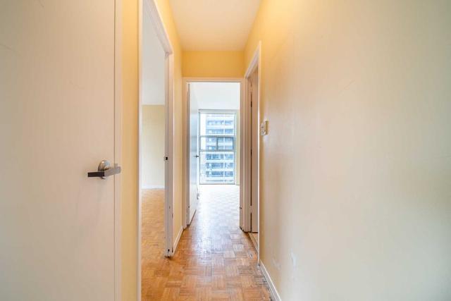 1102 - 40 Homewood Ave, Condo with 2 bedrooms, 1 bathrooms and 1 parking in Toronto ON | Image 6