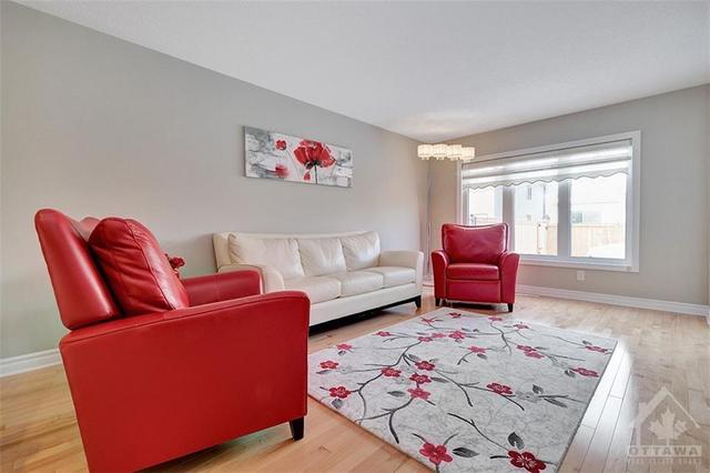21 Fallengale Crescent, Townhouse with 3 bedrooms, 3 bathrooms and 3 parking in Ottawa ON | Image 5
