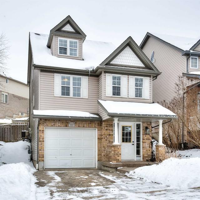 707 Black Cherry St, House detached with 3 bedrooms, 2 bathrooms and 2 parking in Waterloo ON | Image 33