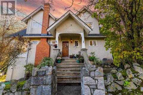 1290 Topaz Ave, House detached with 6 bedrooms, 3 bathrooms and 2 parking in Victoria BC | Card Image