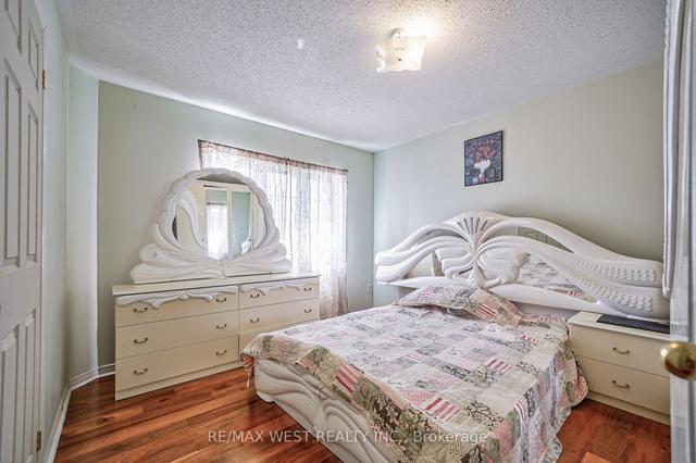 28 Pompano Pl, House attached with 3 bedrooms, 3 bathrooms and 3 parking in Brampton ON | Image 8