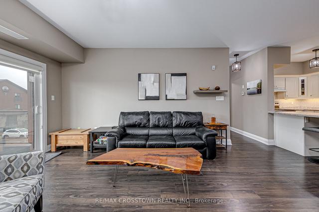 208 - 720 Yonge St, Condo with 1 bedrooms, 1 bathrooms and 1 parking in Barrie ON | Image 4