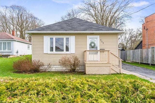 Welcome to simplicity redefined at 757 9th St E, Owen Sound—a charming bungalow that embodies the epitome of ease and comfort. | Image 1