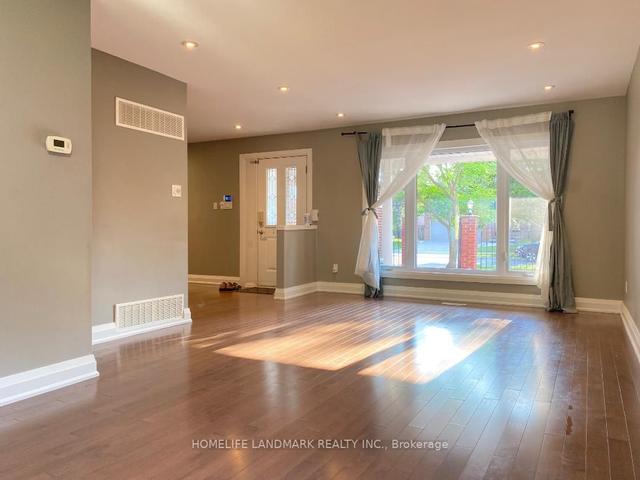 55 Leacock Cres, House detached with 4 bedrooms, 3 bathrooms and 3 parking in Toronto ON | Image 16