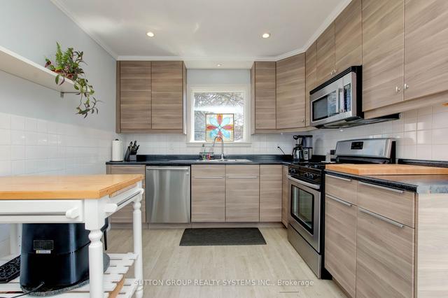 14 Louisa St, House semidetached with 3 bedrooms, 3 bathrooms and 3 parking in Toronto ON | Image 5