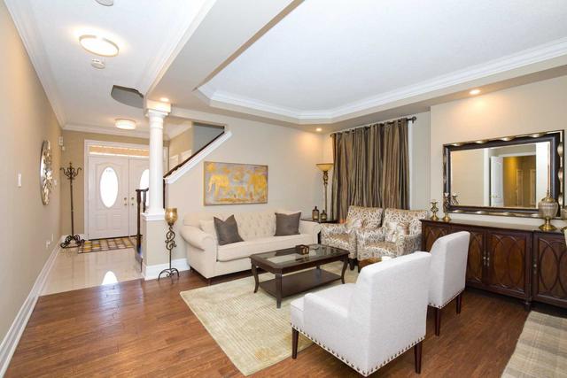 114 Fahey Dr, House detached with 4 bedrooms, 5 bathrooms and 6 parking in Brampton ON | Image 3