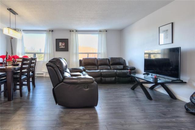 211 - 18 Holborn Court, House attached with 2 bedrooms, 2 bathrooms and 1 parking in Kitchener ON | Image 8