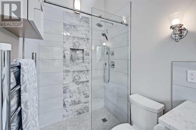 Shower with Heated Towel Rod | Image 34