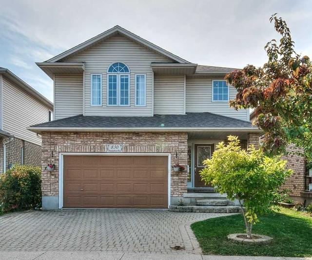 830 Brandenburg Blvd W, House detached with 3 bedrooms, 4 bathrooms and 4 parking in Waterloo ON | Image 1