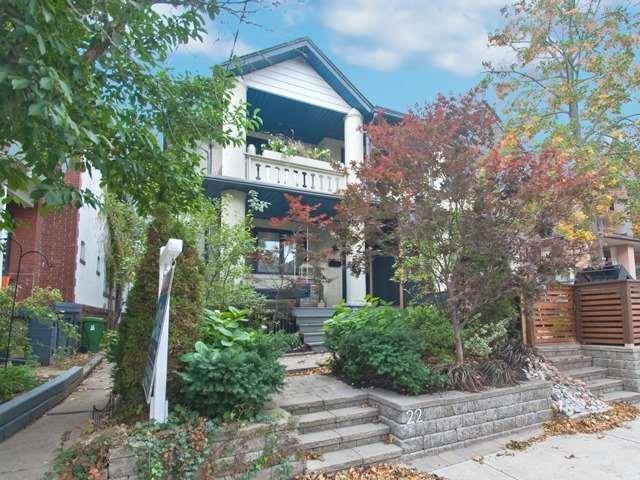 22 Hammersmith Ave, House semidetached with 3 bedrooms, 3 bathrooms and 2 parking in Toronto ON | Image 1