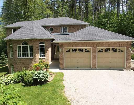 11 Pineview Dr, House detached with 3 bedrooms, 3 bathrooms and null parking in Oro Medonte ON | Image 1