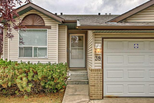 38 Tararidge Circle Ne, Home with 2 bedrooms, 2 bathrooms and 2 parking in Calgary AB | Image 4