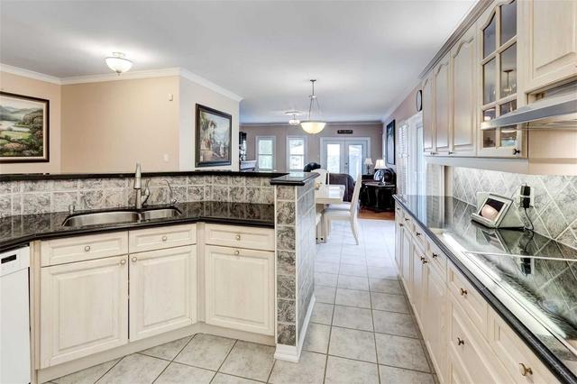 24 Queensborough Crt, House detached with 3 bedrooms, 3 bathrooms and 6 parking in Richmond Hill ON | Image 2