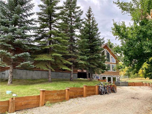 1 Erin Drive, House detached with 3 bedrooms, 3 bathrooms and null parking in Killarney   Turtle Mountain MB | Card Image