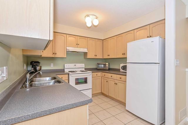 4 - 210 Dawn Ave, Townhouse with 3 bedrooms, 3 bathrooms and 1 parking in Guelph ON | Image 9