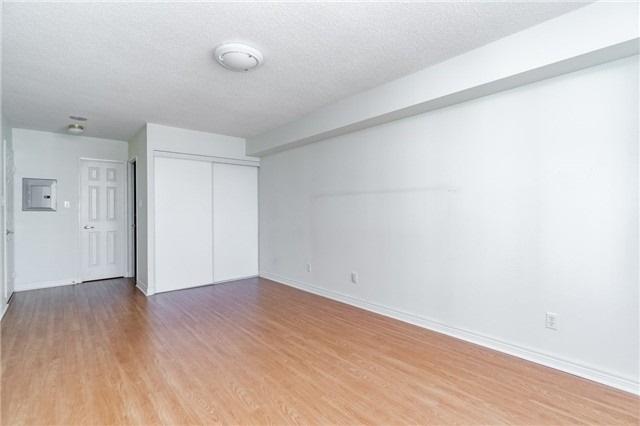 2215 - 156 Enfield Pl, Condo with 2 bedrooms, 2 bathrooms and 1 parking in Mississauga ON | Image 4