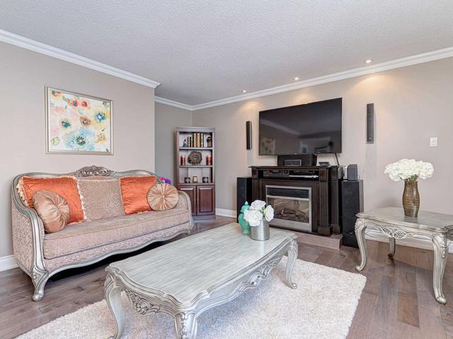 3 Mast Dr, House detached with 4 bedrooms, 4 bathrooms and 6 parking in Brampton ON | Image 2