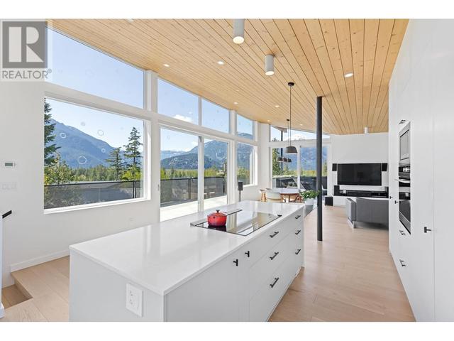 1764 Pinewood Drive, House detached with 5 bedrooms, 5 bathrooms and 5 parking in Pemberton BC | Image 10