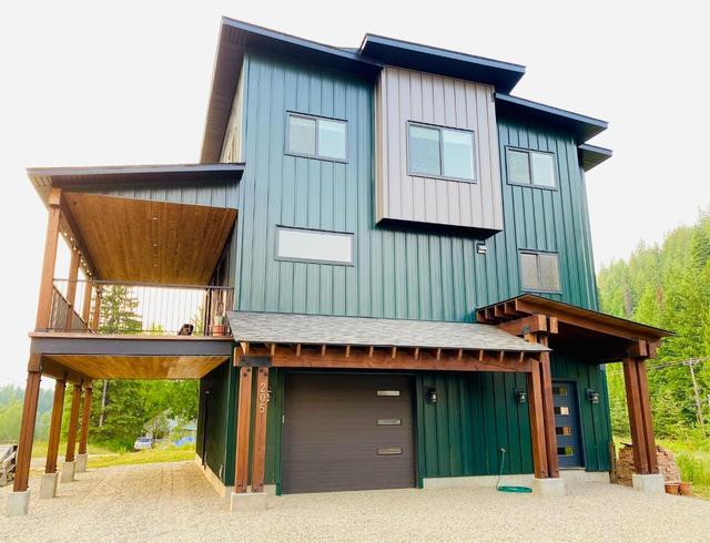 205 Joliffe Way, House detached with 5 bedrooms, 3 bathrooms and 4 parking in Rossland BC | Image 2