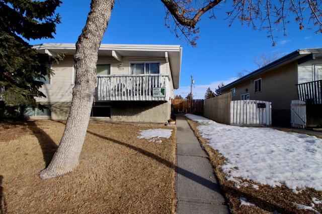 7532 Huntridge Crescent Ne, Home with 8 bedrooms, 4 bathrooms and 4 parking in Calgary AB | Image 16