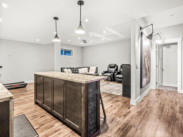 152 Kinniburgh Circle, House detached with 6 bedrooms, 3 bathrooms and 4 parking in Calgary AB | Image 33