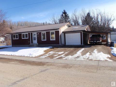 52 Thomson Rd, House detached with 3 bedrooms, 1 bathrooms and null parking in Woodlands County AB | Card Image