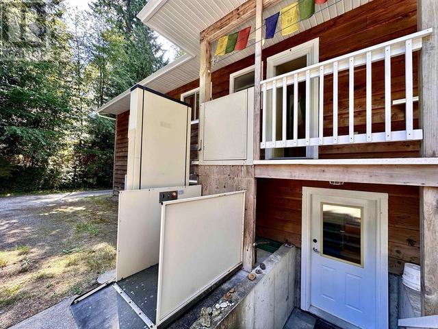 8050 Redrooffs Road, House detached with 4 bedrooms, 2 bathrooms and 7 parking in Sunshine Coast B BC | Image 31