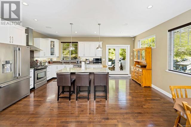 1153 Deerview Pl, House detached with 6 bedrooms, 3 bathrooms and 4 parking in Langford BC | Image 4