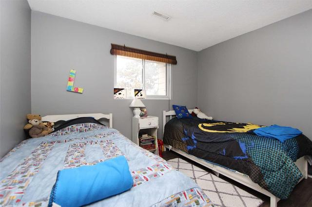 14 Parker Cres, Townhouse with 3 bedrooms, 2 bathrooms and 1 parking in Ajax ON | Image 13