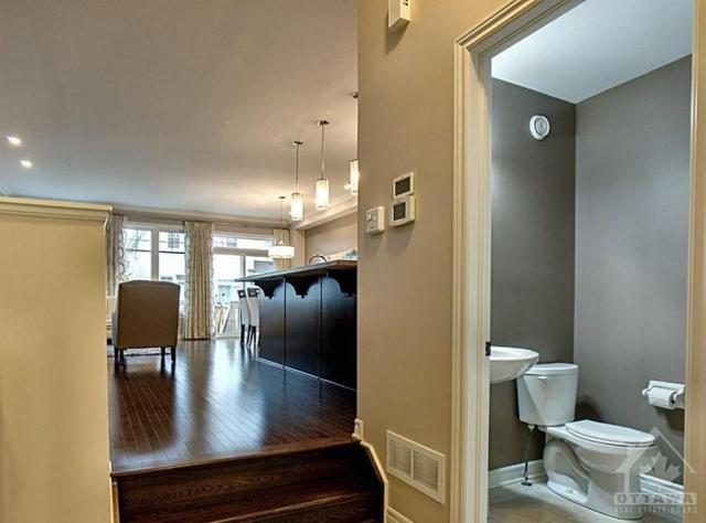 730 Hazelnut Crescent S, Townhouse with 3 bedrooms, 3 bathrooms and 1 parking in Ottawa ON | Image 3